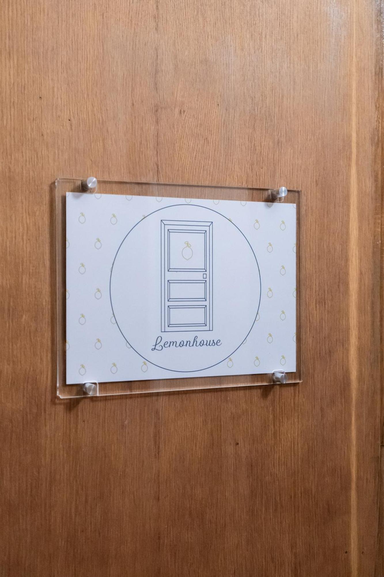 Lemonhouse Apartment เนเปิลส์ ภายนอก รูปภาพ