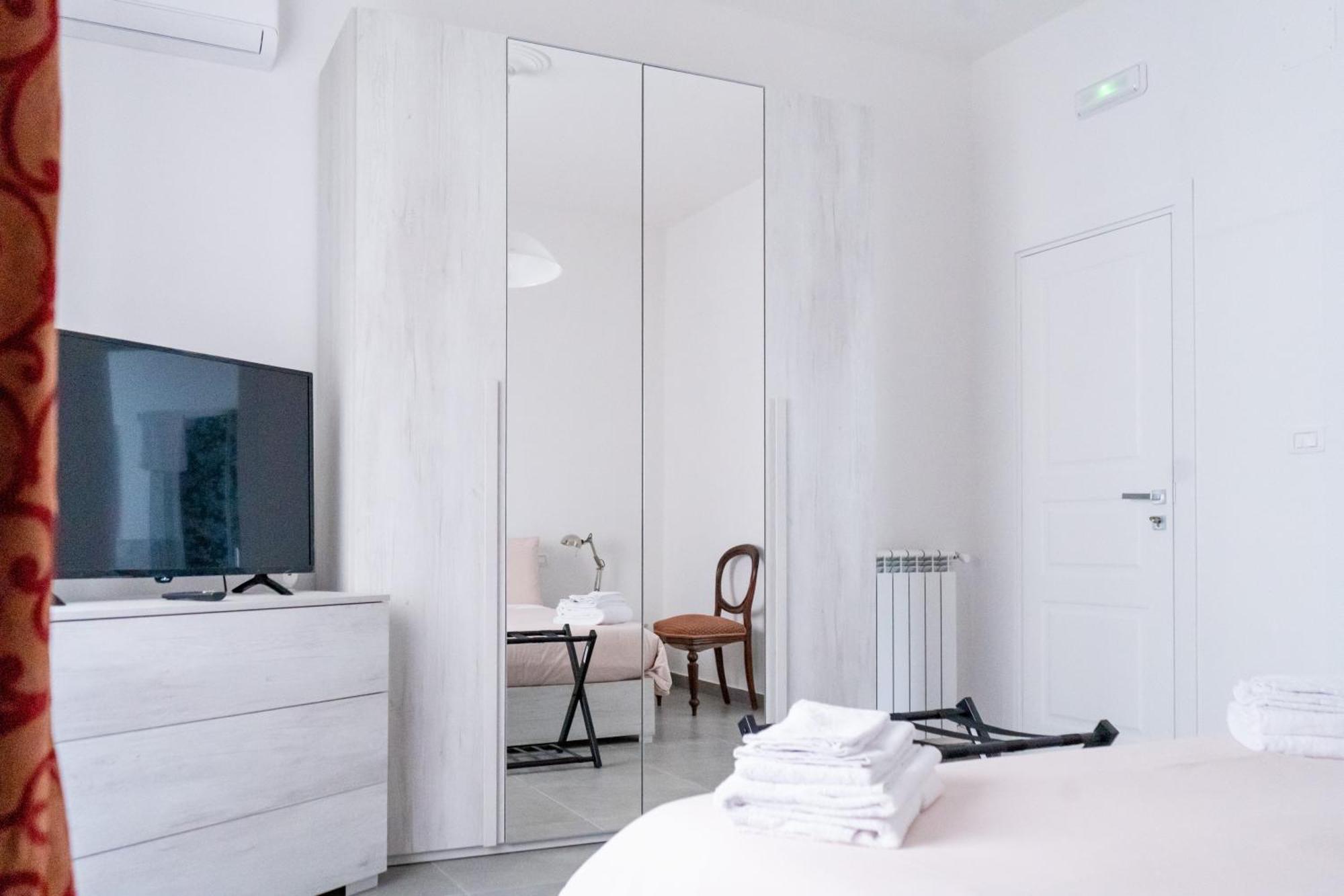 Lemonhouse Apartment เนเปิลส์ ภายนอก รูปภาพ